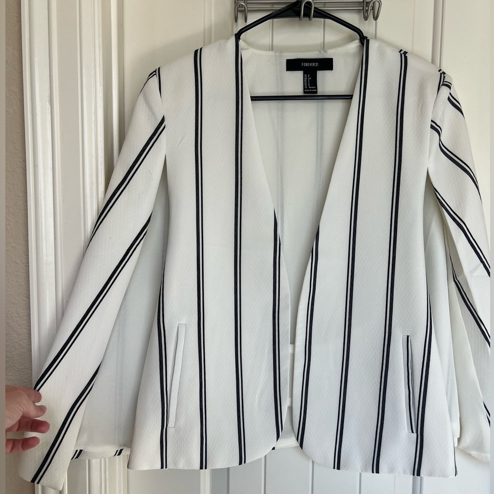 Cape Style Blazer Black & White Forever 21